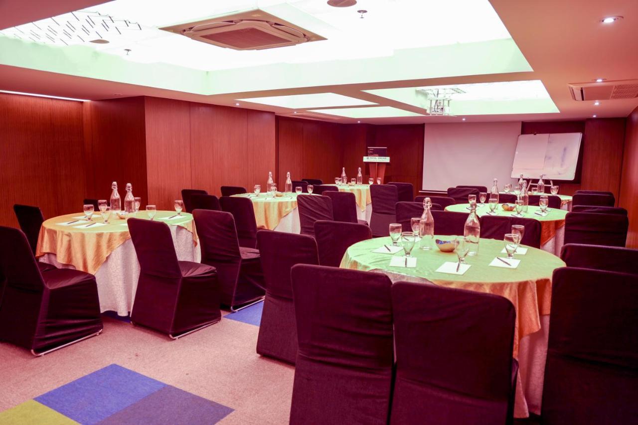Royal Orchid Golden Suites Púna Exteriér fotografie