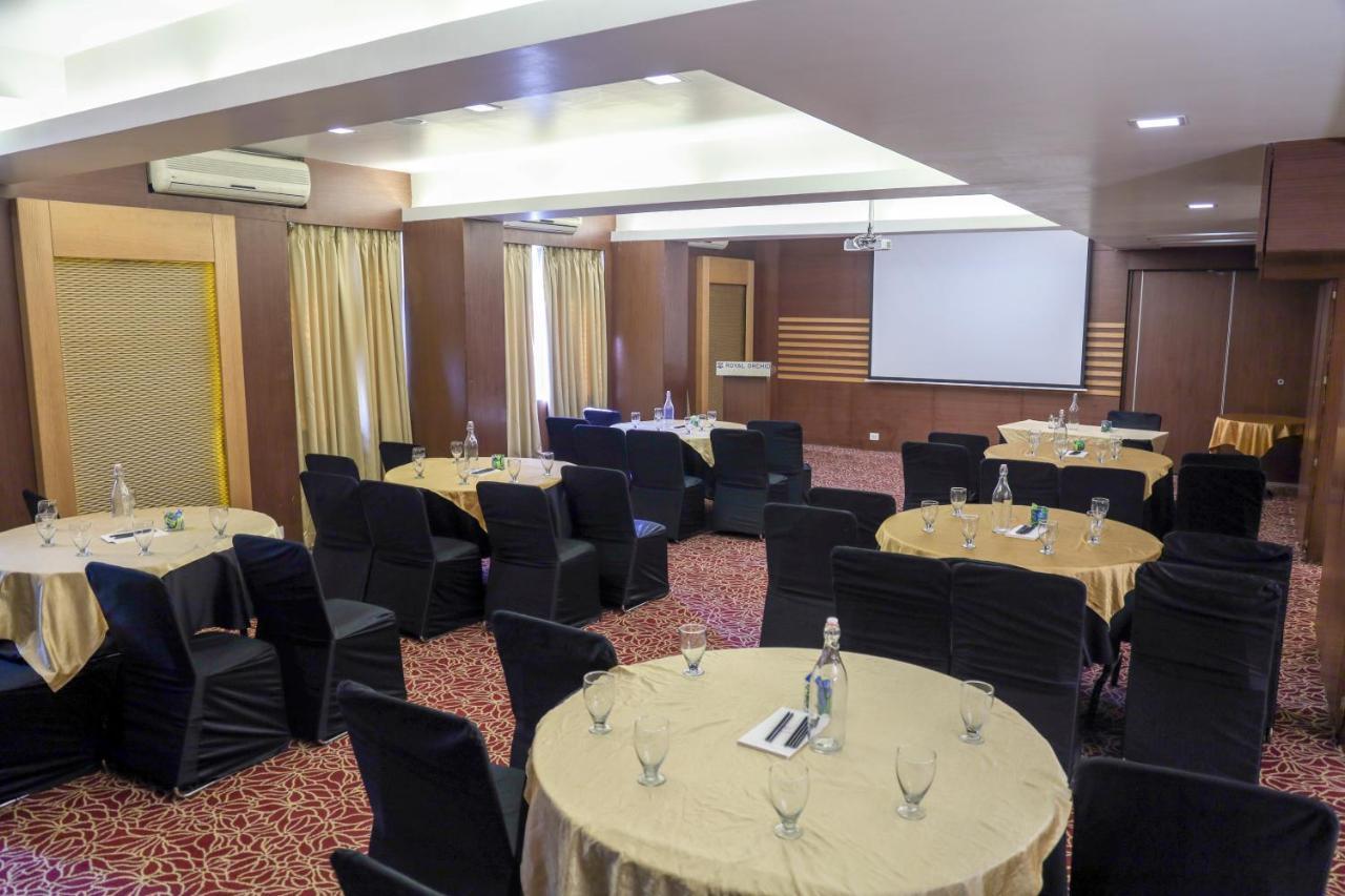 Royal Orchid Golden Suites Púna Exteriér fotografie