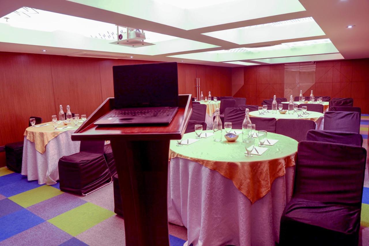 Royal Orchid Golden Suites Púna Exteriér fotografie