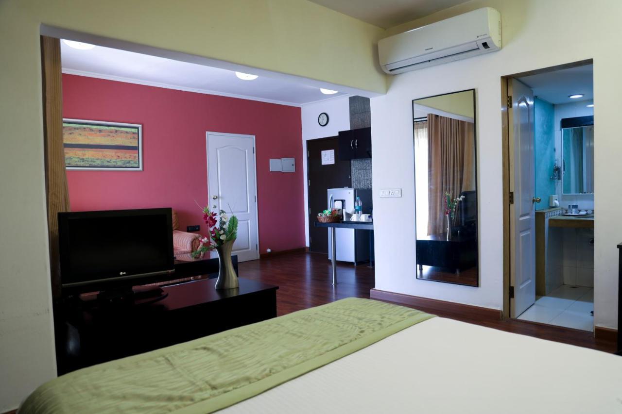 Royal Orchid Golden Suites Púna Exteriér fotografie