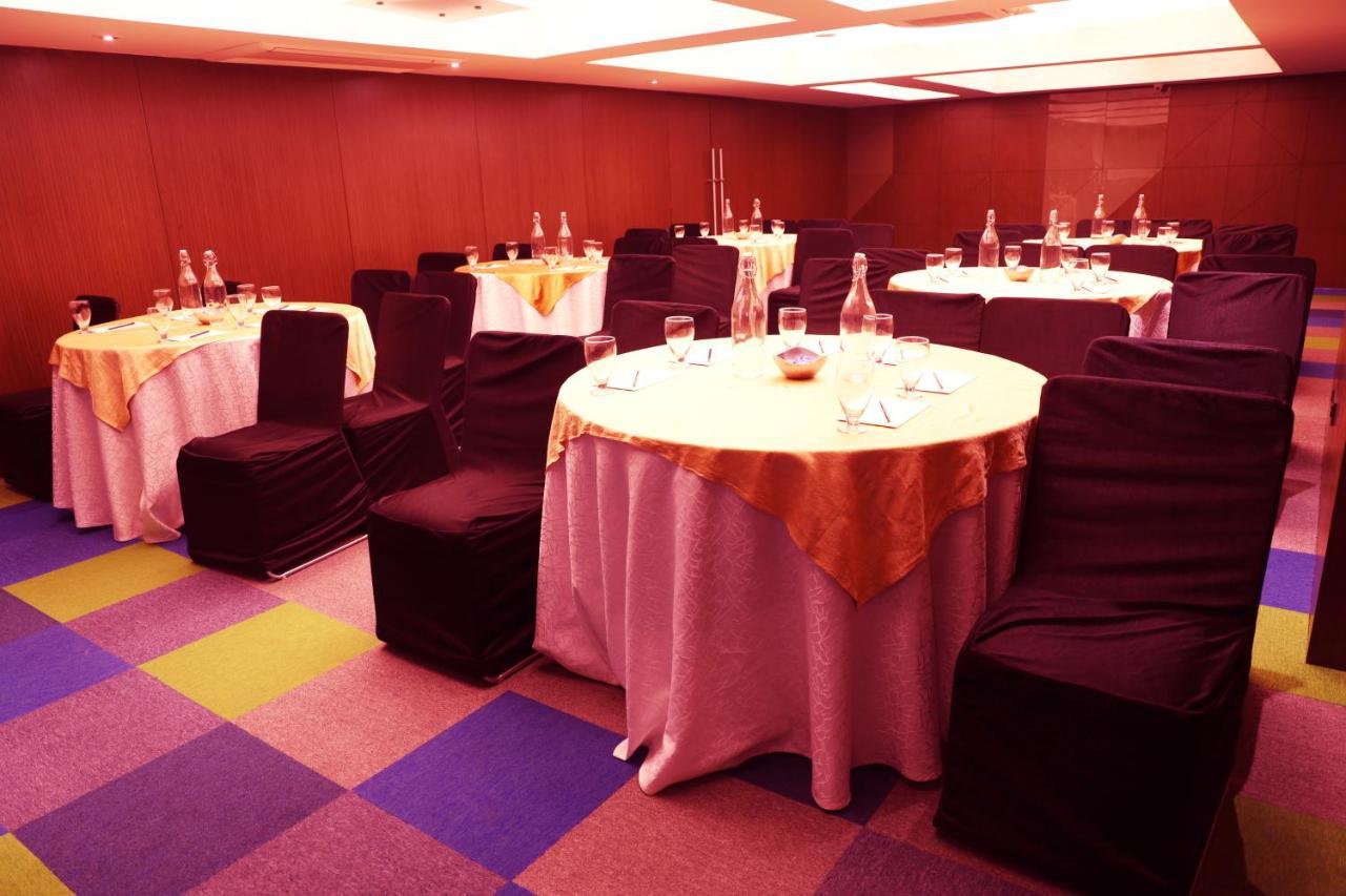 Royal Orchid Golden Suites Púna Exteriér fotografie