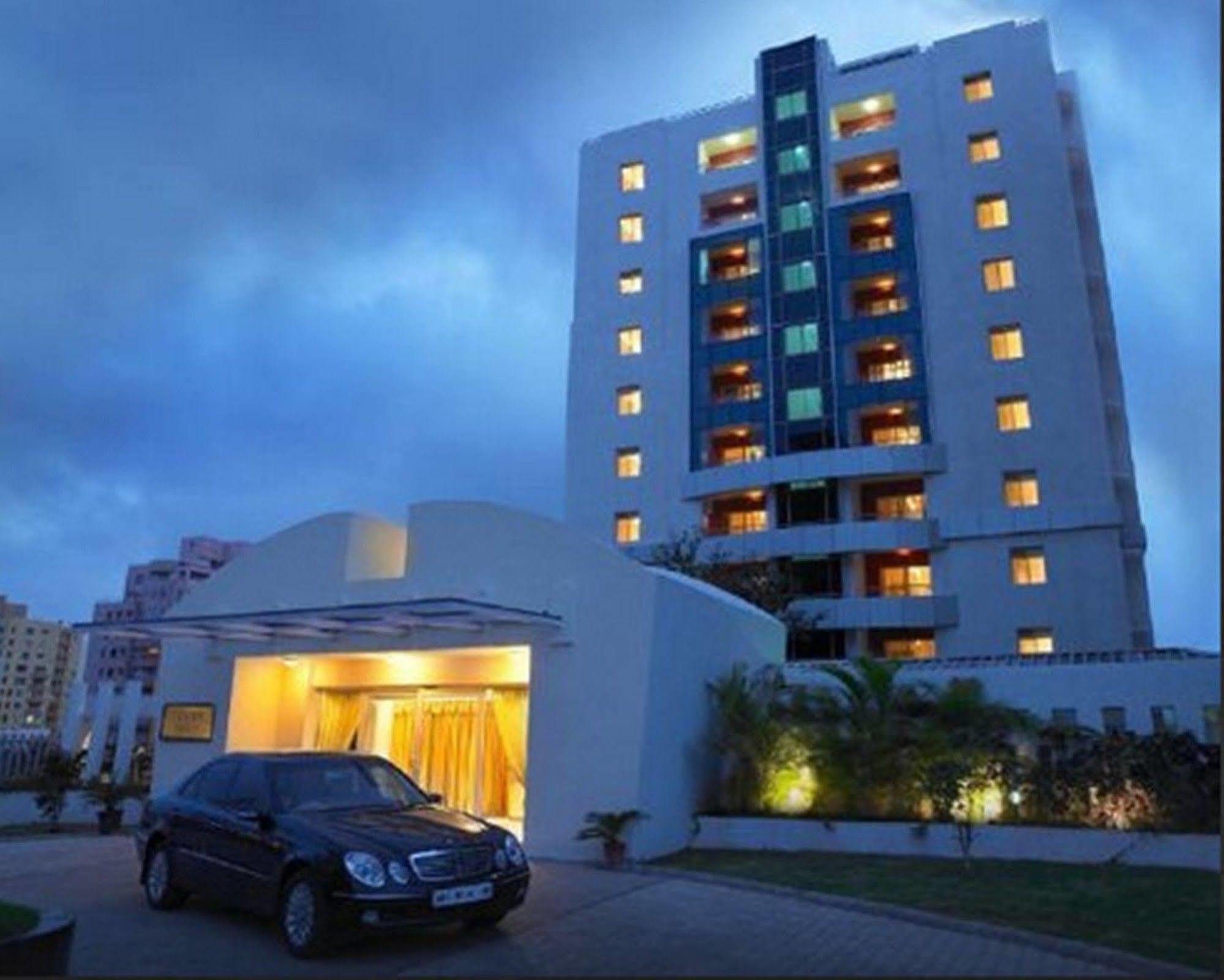 Royal Orchid Golden Suites Púna Exteriér fotografie