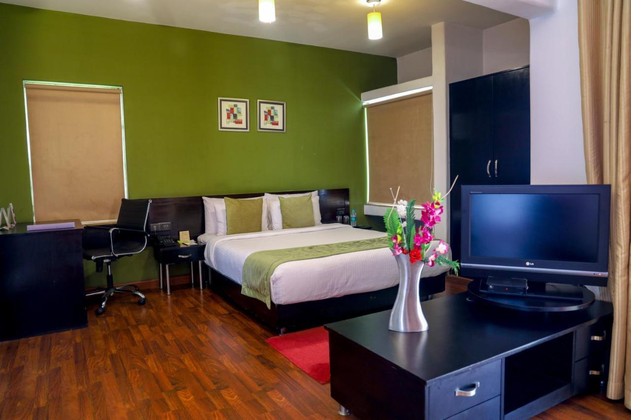 Royal Orchid Golden Suites Púna Exteriér fotografie