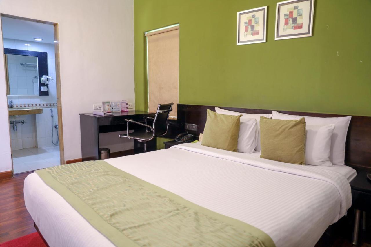 Royal Orchid Golden Suites Púna Exteriér fotografie