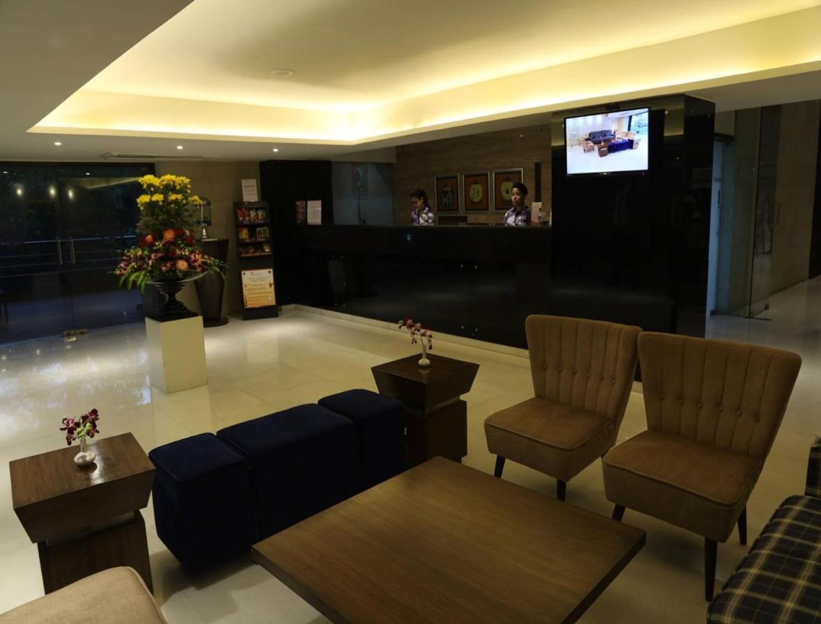 Royal Orchid Golden Suites Púna Exteriér fotografie
