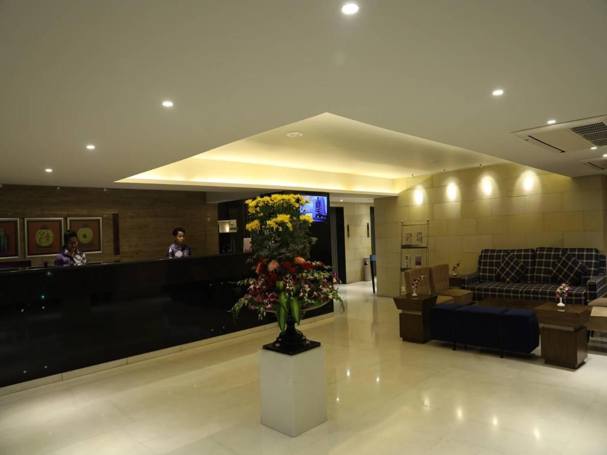 Royal Orchid Golden Suites Púna Exteriér fotografie